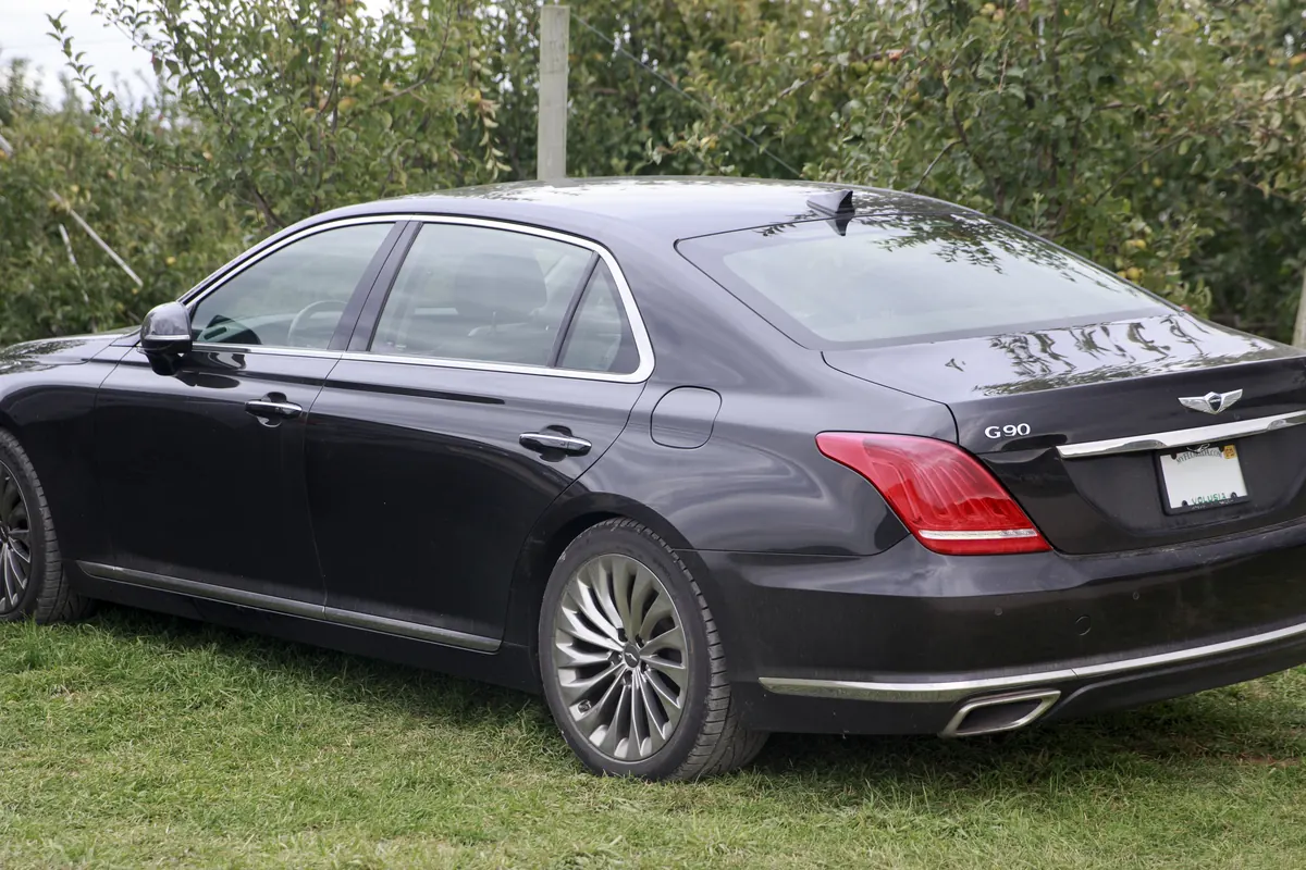Genesis G90